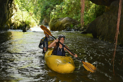 Recorrido. Chillayacu cuenta con cavernas naturales a lo largo del río.