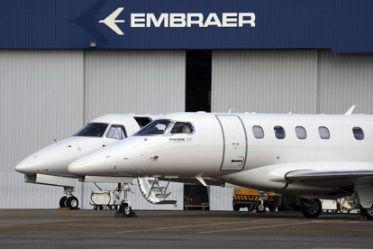 Empresa.- Naves de la industria Embraer.