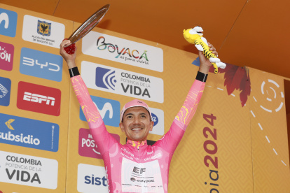 Richard Carapaz se coronó rey de la montaña y vicecampeón del Tour Colombia.
