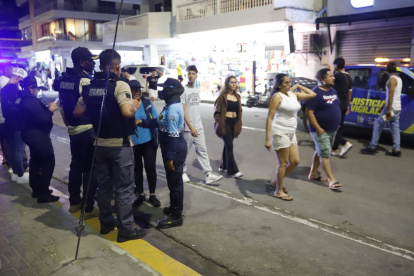 Hay presencia de personal de seguridad en el balneario.