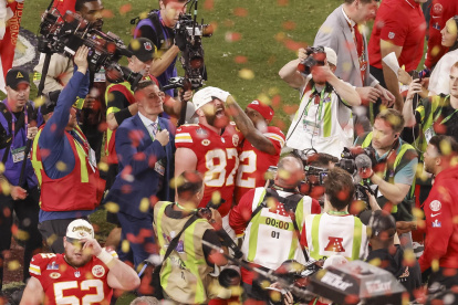 Jugadores del Kansas City Chiefs celebrando el campeonato.