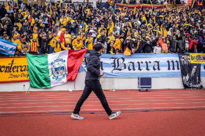 Una locura, el estadio Hinchliffe estuvo a reventar de los hinchas amarillos que disfrutaron el show de Daniel Betancourth.