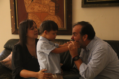 Francisco Briz y Catherine Cabrera son los papitos de José María.