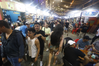 Quienes viajaron a Montañita disfrutaron el carnaval sin restricciones, pues incluso usaron espuma.