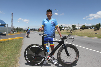 Segundo Navarrete demostró su fortaleza al recuperarse de un fuerte accidente y retomar la práctica del ciclismo.