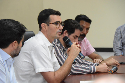 El comunicador y ministro del Deporte, Andrés Guschmer, cumpliendo agenda de territorio.