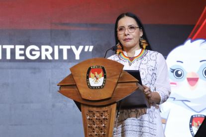 La presidenta del Consejo Nacional Electoral, Diana Atamaint, interviniendo como ponente.