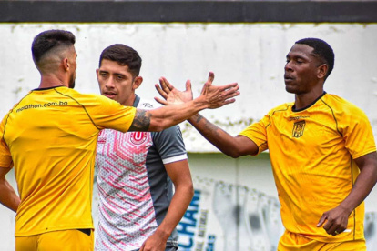 Bryan Angulo anota sus primeros goles con la camiseta de The Strongest