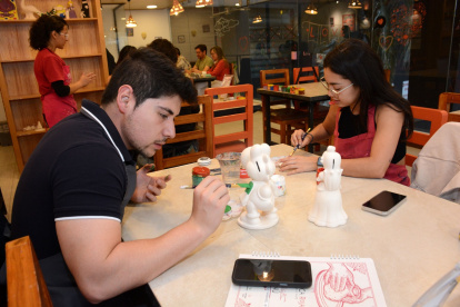 Con los talleres las parejas crean vínculos y pueden interactuar con otras personas