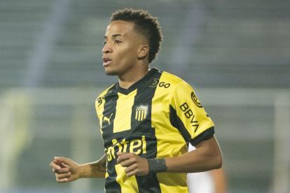 Byron Castillo gana minutos y buenas presentaciones con Peñarol