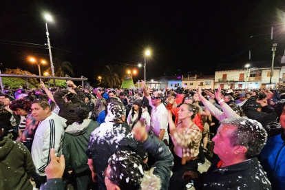 Cuenca. Locales y turistas disfrutaron del tradicional juego de carnaval.