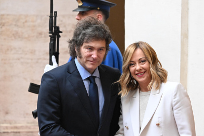 La primera ministra italiana, Giorgia Meloni, y el presidente argentino, Javier Milei.