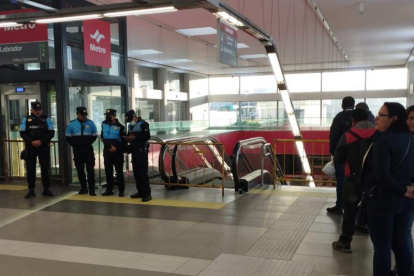 Una niña de 5 años junto a su padre fueron víctimas de un trato inadecuado por parte del personal del Metro de Quito