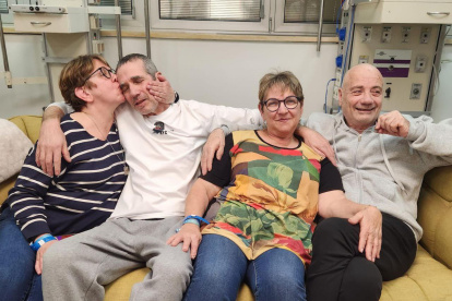 Los dos rehenes rescatados por las fuerzas israelíes en Rafah, los argentinos-israelíes Fernando Simón Marman, de 61 años, y Norberto Luis Har, de 70.