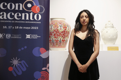 Autora. El libro no solo habla de violencia, también habla de la amistad.