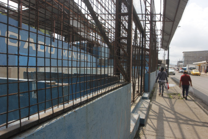 Abandono. El predio acumula deterioro desde hace varios años. Parte del cemento ha empezado a agrietarse.