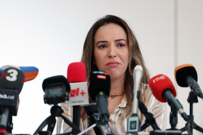Stella Assange, esposa del fundador de Wikileaks, Julian Assange, habla con los medios durante una conferencia de prensa en Londres, Gran Bretaña, el 15 de febrero de 2024.