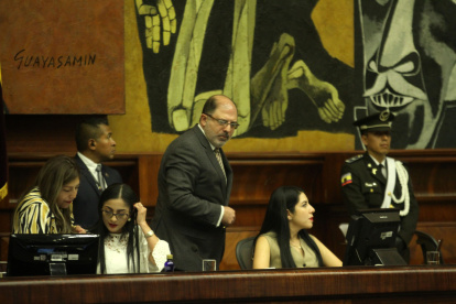 Henry Kronfle en la sesión 900 de la Asamblea Nacional.