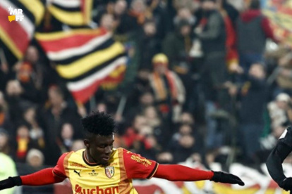 Jhoanner Chávez tuvo minutos con Lens en UEFA Europa League