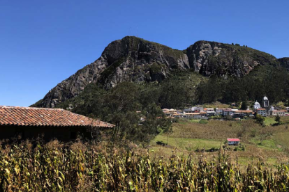 El cerro Cojitambo está ubicado a 10 kilómetros de Azogues y tiene una vista privilegiada de la ciudad.