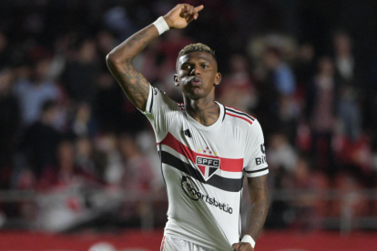 El defensor Robert Arboleda es uno de los más destacados en Brasil