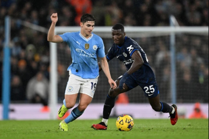 Moisés Caicedo jugó todo el encuentro de Chelsea ante Manchester City