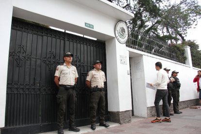 Fachada de la Embajada de México.