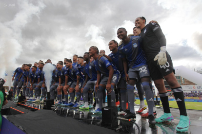 Emelec presentó a su equipo en la Explosión Azul que se celebró por primera vez fuera de Guayaquil