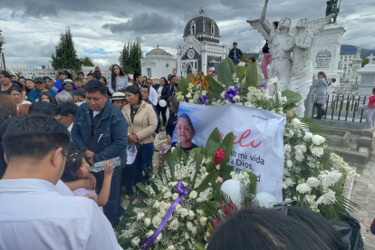 Dana Ramos fue despedida por la ciudadanía de Riobamba.