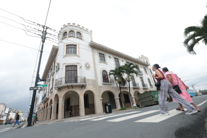 Urbano. El Castillo de Espronceda, ubicado en las calles Eloy Alfaro y Venezuela, se encuentra sin albergar actividades, pese a que pertenece al Municipio de Guayaquil.