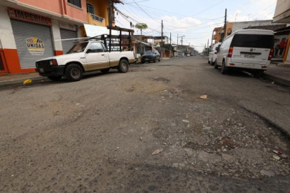 Destrucción. La calle 21 y Gómez Rendón es uno de los puntos afectados.