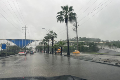 Las lluvias generaron que parte de los parterres centrales sean cubiertos.