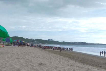 El oleaje ya habría sido advertido por las autoridades.