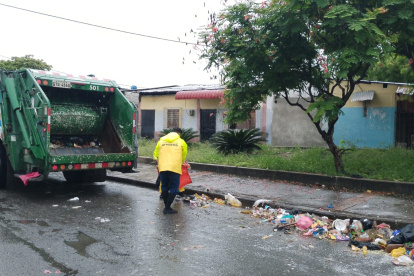 La basura quedo atrapada en las redes de alcantarillado.