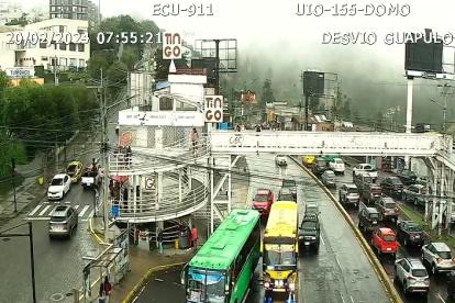 Las personas reportaron que una fuerte congestión afecta a los usuarios de esa vía, que conecta Quito con los valles.