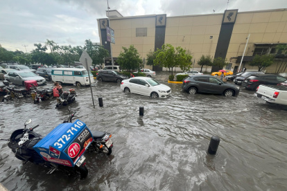 La tarde de este martes 20 de febrero se registró acumulación de agua.