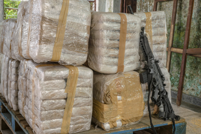 Referencial: con frecuencia, la Policía de Ecuador incauta clorhidrato de cocaína en paquetes.