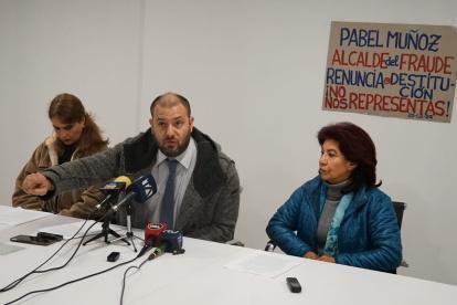 Juan Esteban Guarderas durante una rueda de prensa el 20 de febrero. Pidió la renuncia del alcalde Pabel Muñoz.