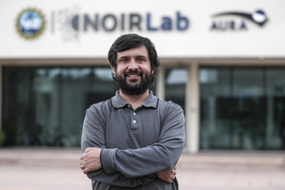 El astrónomo Guillermo Damke visita las oficinas de AURA Observatorio Chile, en la Región de Coquimbo (Chile)