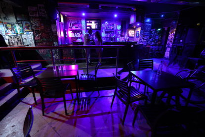 Afectación. Debido a la inseguridad y toque de queda, la atención en centros nocturnos se ha visto mermada.
