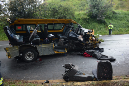 Así quedó el bus escolar tras el siniestro de tránsito.