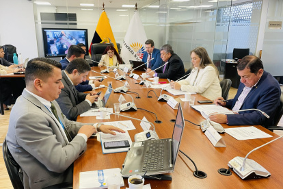 A la Comisión de Régimen Económico le compete revisar la proforma presupuestaria para elaborar un informe que será enviado al Pleno.