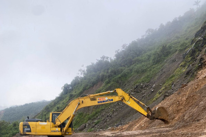 En el kilómetro 90 de la vía Cuenca- Molleturo se construirá un muro de contención al pie del talud