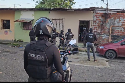 La policía incursionó en viviendas de cinco circuitos del cantón Durán.