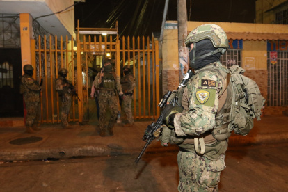 La presencia militar en Guayaquil se mantiene. Pese a ello, los crímenes no cesan.