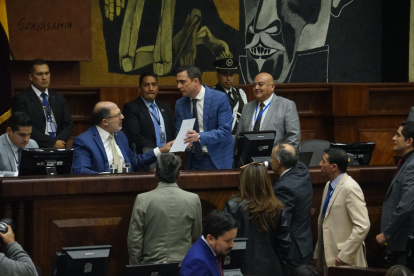 Henry Kronfle, presidente del Legislativo, suspendió la sesión.