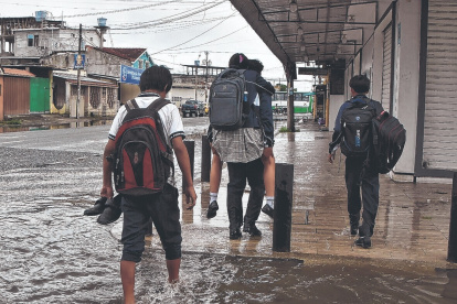 Educación asegura que aplica planes preventivos para miles de estudiantes.