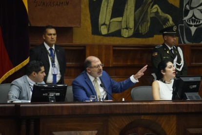 El presidente de la Asamblea Nacional Henry Kronfle, suspendió la sesión del Pleno que trataba las reformas al COIP