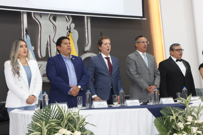 Milena Charfuelan, subdirectora general del IESS desde la anterior administración, es ahora también directora general encargada. En la foto de octubre de 2023, junto a otras autoridades.