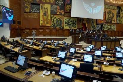Abandono. A media sesión, el correísmo se fue. El bloque oficialista lo secundó y el Pleno quedó sin cuórum.